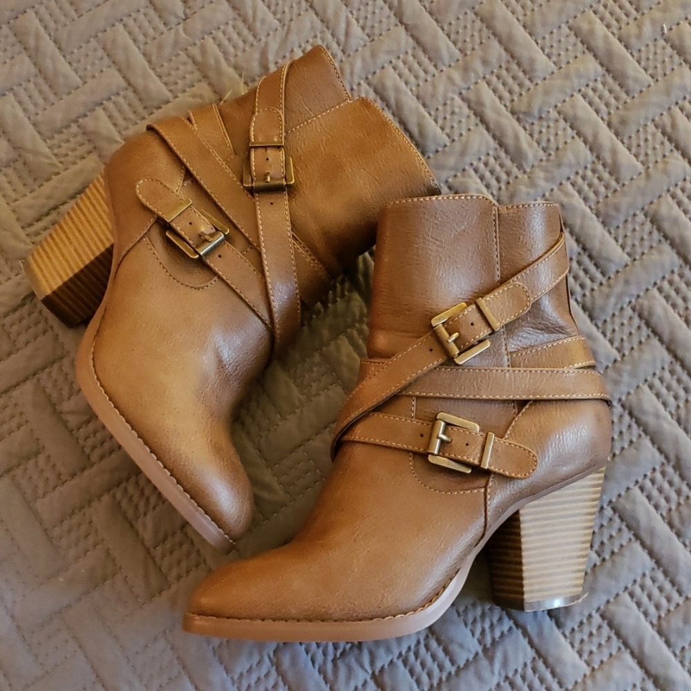 Cute brown booties with straps on side!